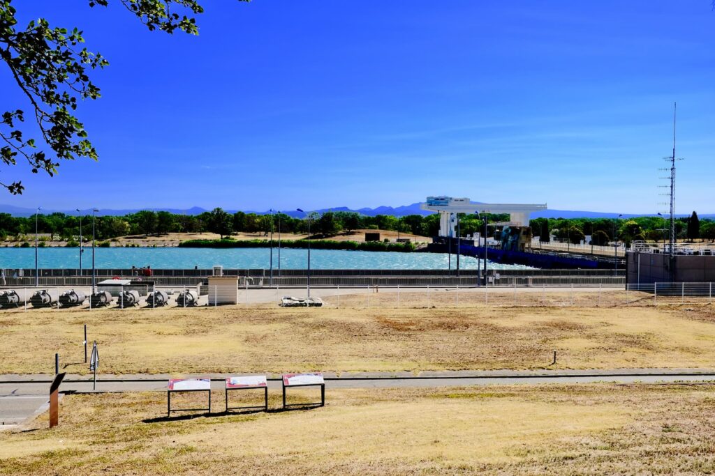 Digue de Caderousse - Proche camping le Lavandin